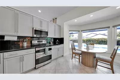 10602 NW 49th Pl, Coral Springs, FL 33076 - Photo 18