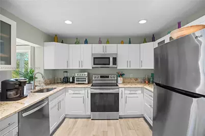 142 NW 10th Ct, Boynton Beach, FL 33426 - Photo 14