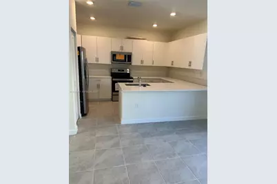 11447 W 34th Ct, Hialeah, FL 33018 - Photo 16