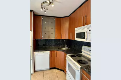 3401 N Country Club Dr #EI-216, Aventura, FL 33180 - Photo 2