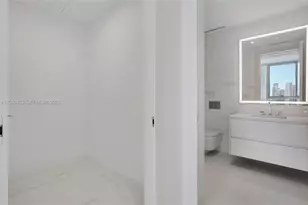 300 Biscayne Blvd Way, Miami, FL 33131 - Photo 16