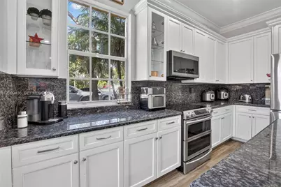 14601 SW 5th St, Pembroke Pines, FL 33027 - Photo 16