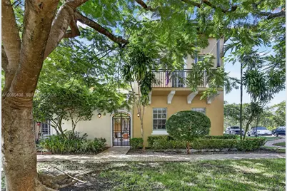 14601 SW 5th St, Pembroke Pines, FL 33027 - Photo 1