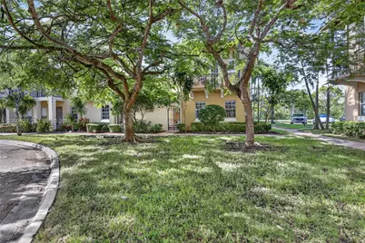 14601 SW 5th St, Pembroke Pines, FL 33027 - Photo 6
