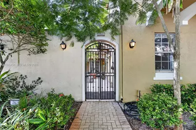 14601 SW 5th St, Pembroke Pines, FL 33027 - Photo 2