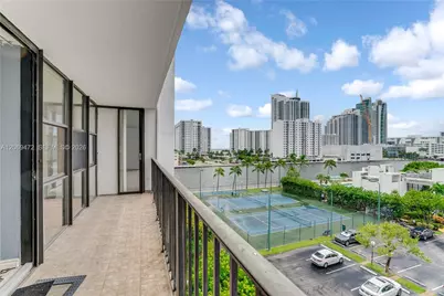 1000 Parkview Dr #614, Hallandale Beach, FL 33009 - Photo 2
