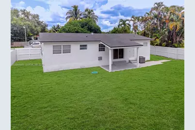 2200 NW 110th St, Miami, FL 33167 - Photo 10