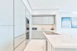 18975 Collins Ave, Sunny Isles Beach, FL 33160 - Photo 10