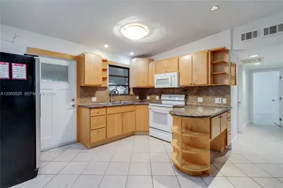 5677 Maypop Rd, West Palm Beach, FL 33415 - Photo 6
