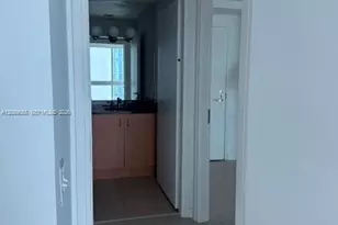 300 S Biscayne Blvd, Miami, FL 33131 - Photo 14