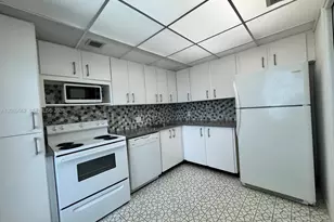 2950 N Palm Aire Dr, Pompano Beach, FL 33069 - Photo 4