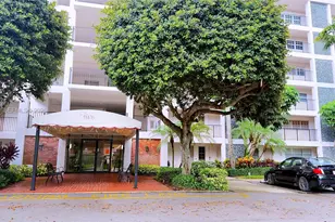2950 N Palm Aire Dr, Pompano Beach, FL 33069 - Photo 20