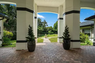 10961 SW 31st, Davie, FL 33328 - Photo 32