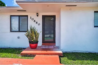 10660 SW 164th St, Miami, FL 33157 - Photo 2