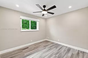 450 SW 1st St, Boca Raton, FL 33432 - Photo 18