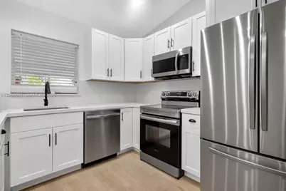 18847 NW 83rd Pl, Hialeah, FL 33015 - Photo 12