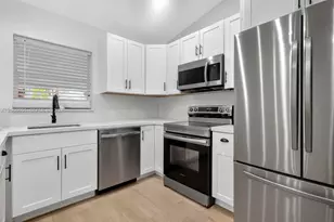 18847 NW 83rd Pl, Hialeah, FL 33015 - Photo 12