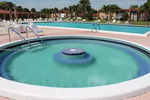 136 Lake Dora Dr, West Palm Beach, FL 33411 - Photo 4