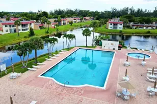 136 Lake Dora Dr, West Palm Beach, FL 33411 - Photo 2