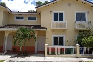 18125 NW 74th Ct, Hialeah, FL 33015 - Photo 2