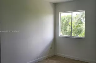 18125 NW 74th Ct, Hialeah, FL 33015 - Photo 10