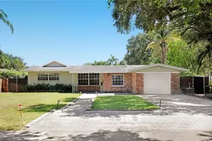 940 NE 117th St, Biscayne Park, FL 33161 - Photo 2