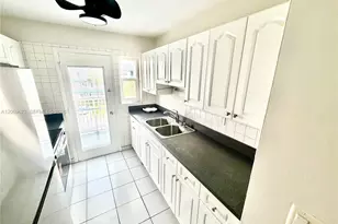 3922 NE 166th St, North Miami Beach, FL 33160 - Photo 4
