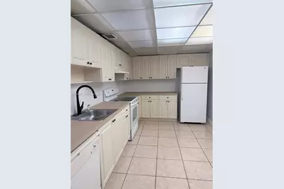 7000 NW 186th St #4-323, Hialeah, FL 33015 - Photo 12