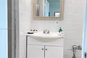 5445 Collins Ave, Miami Beach, FL 33140 - Photo 8