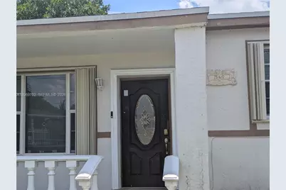 560 NW 184th Ter, Miami Gardens, FL 33169 - Photo 4