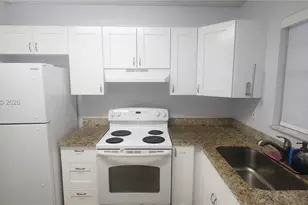 1555 N 12th Ct, Hollywood, FL 33019 - Photo 10