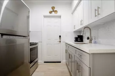 2160 NW 18th Ter, Miami, FL 33125 - Photo 20