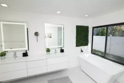 201 Holiday Dr, Hallandale Beach, FL 33009 - Photo 32