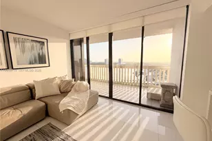 1000 W Island Blvd, Aventura, FL 33160 - Photo 10