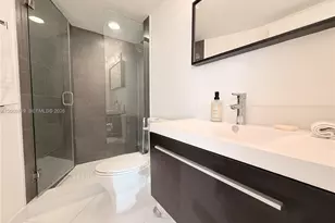 1000 W Island Blvd, Aventura, FL 33160 - Photo 38