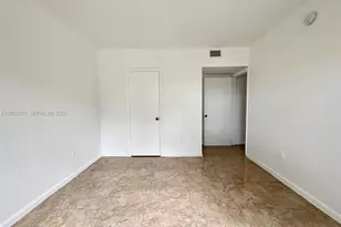 8460 NW 4th Ct, Miami, FL 33150 - Photo 12