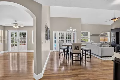2638 Oak Park Cir, Davie, FL 33328 - Photo 4