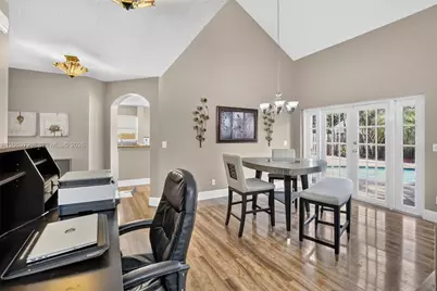 2638 Oak Park Cir, Davie, FL 33328 - Photo 10