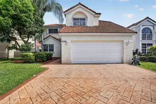 2638 Oak Park Cir, Davie, FL 33328 - Photo 2