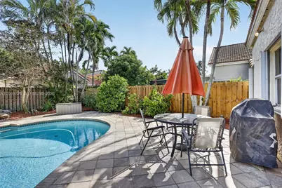 2638 Oak Park Cir, Davie, FL 33328 - Photo 24
