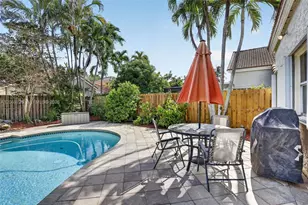 2638 Oak Park Cir, Davie, FL 33328 - Photo 24