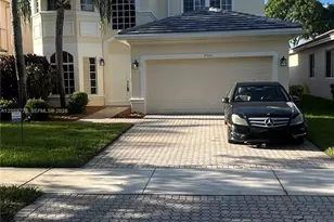 19351 SW 61st St, Pembroke Pines, FL 33332 - Photo 2