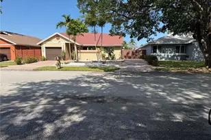 1051 SW 99th Ave, Pembroke Pines, FL 33025 - Photo 2