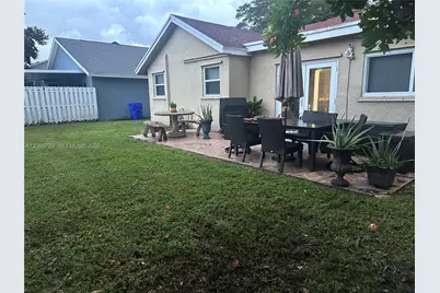 1051 SW 99th Ave, Pembroke Pines, FL 33025 - Photo 26