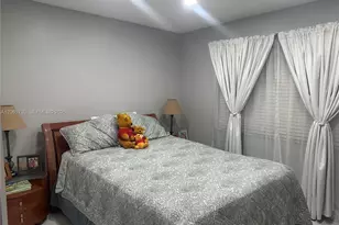 1051 SW 99th Ave, Pembroke Pines, FL 33025 - Photo 18