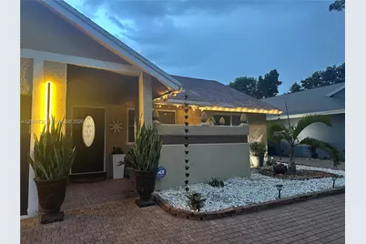 1051 SW 99th Ave, Pembroke Pines, FL 33025 - Photo 6