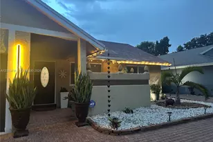 1051 SW 99th Ave, Pembroke Pines, FL 33025 - Photo 6