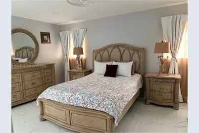 1051 SW 99th Ave, Pembroke Pines, FL 33025 - Photo 16