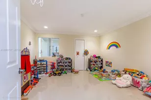 437 Holiday Dr, Hallandale Beach, FL 33009 - Photo 18