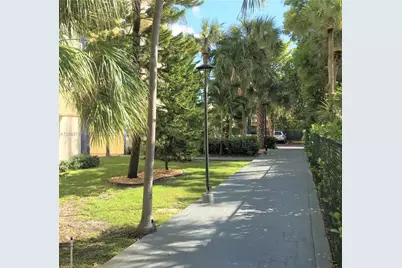 4550 NW 9th St #605E, Miami, FL 33126 - Photo 20